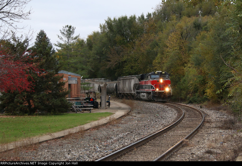 513 comes past the later era Rock Island depot and yard office north of downtown